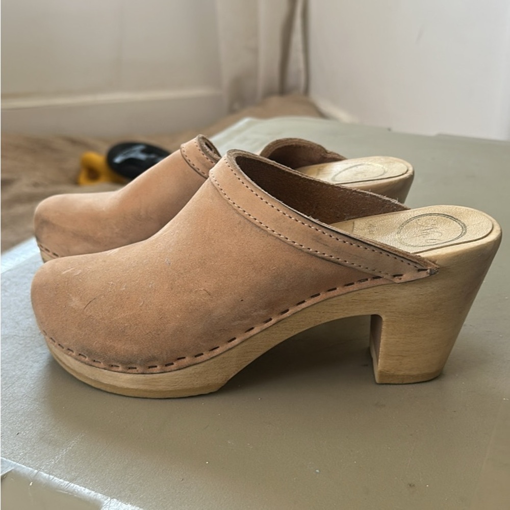 No6 Tan Leather Clogs
